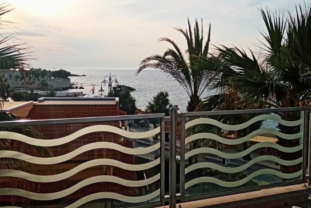 Appartamento Casa Flora A Due Passi Dal Mare Giovinazzo Esterno foto