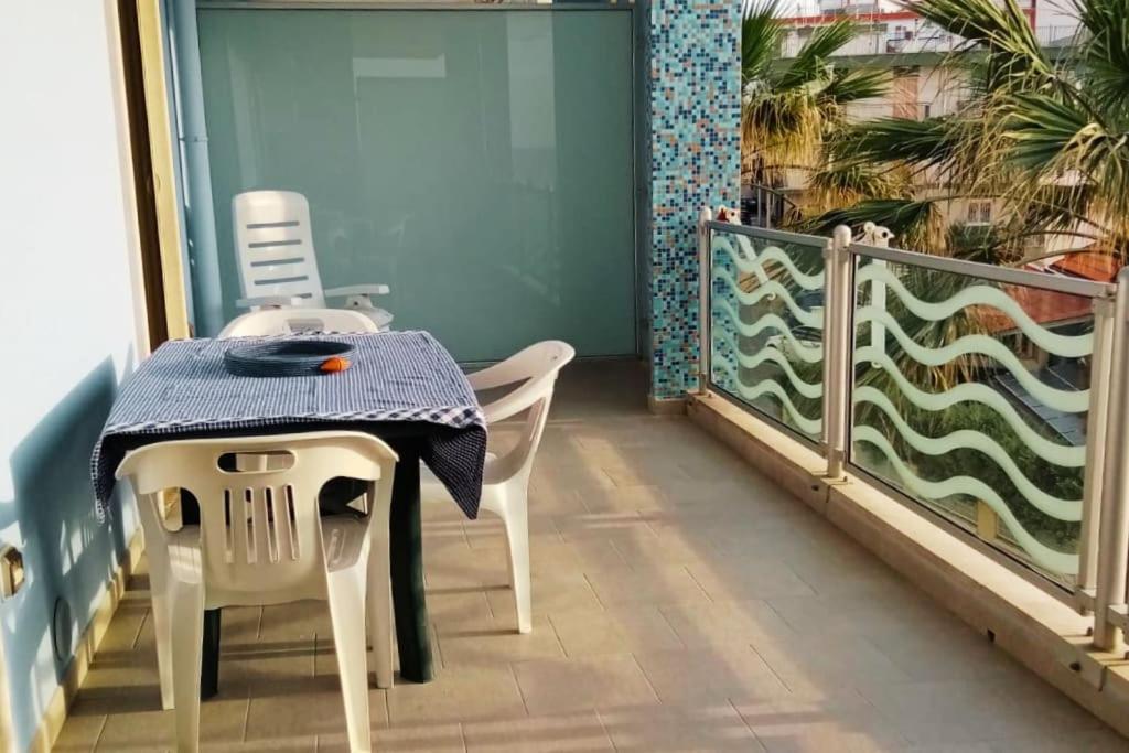 Appartamento Casa Flora A Due Passi Dal Mare Giovinazzo Esterno foto